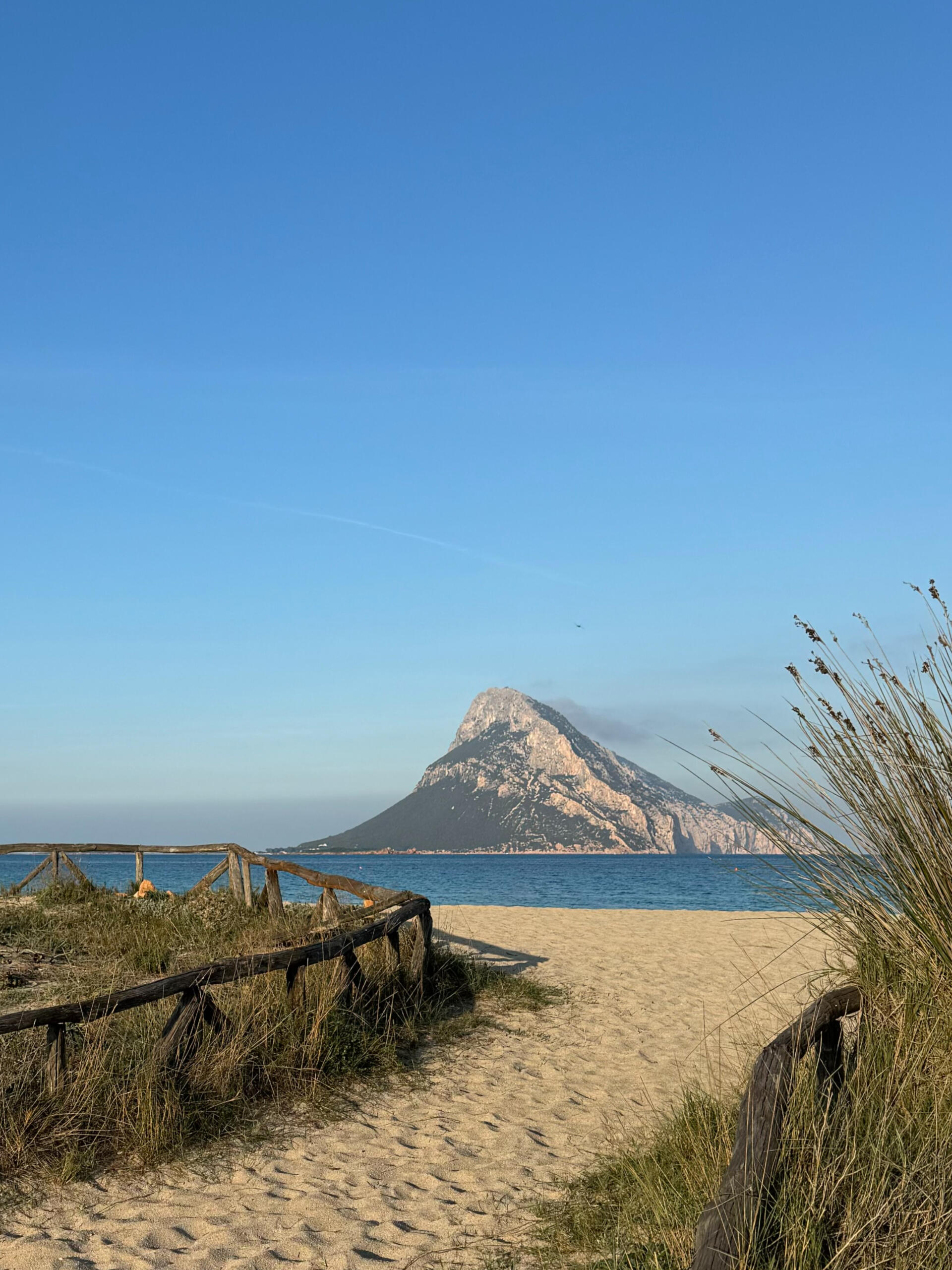 Verborgen juweeltjes De schitterende stranden van de Costa Smeralda met adembenemend helderblauw water.